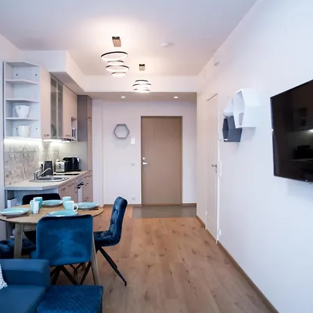 Raadiraja Kodu Erm'i Laehedal, Raadiraja 22 Apartment *