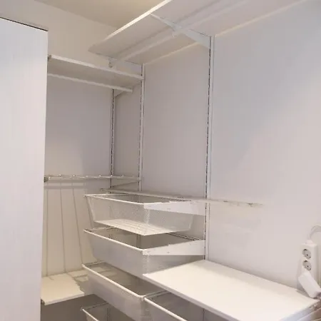 Raadiraja Kodu Erm'i Laehedal, Raadiraja 22 * Tila