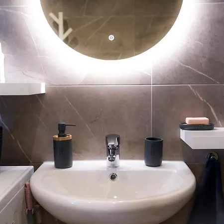 Raadiraja Kodu Erm'i Laehedal, Raadiraja 22 Apartamento Tila