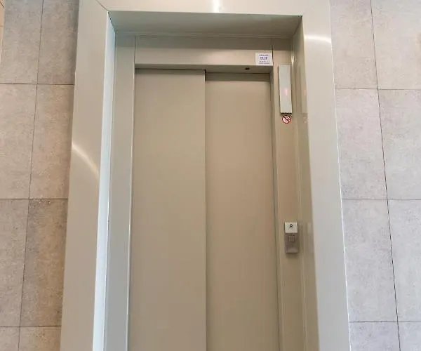 Raadiraja Kodu Erm'i Laehedal, Raadiraja 22 Apartment