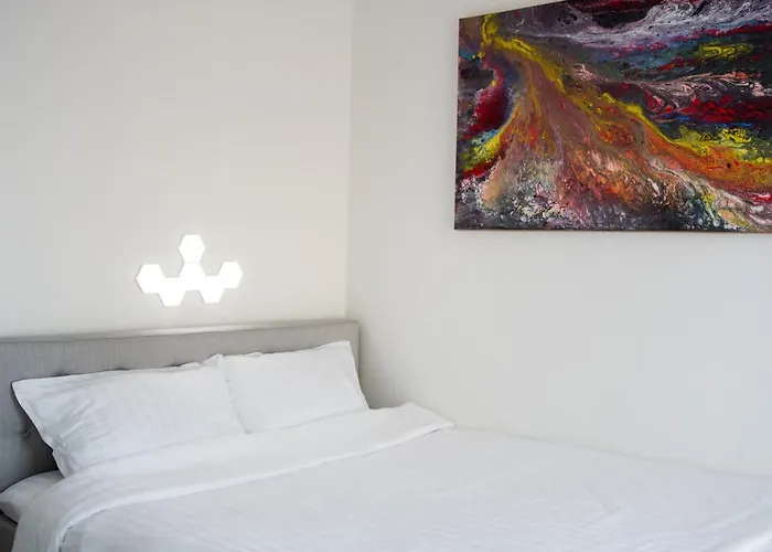 Raadiraja Kodu Erm'i Laehedal, Raadiraja 22 *