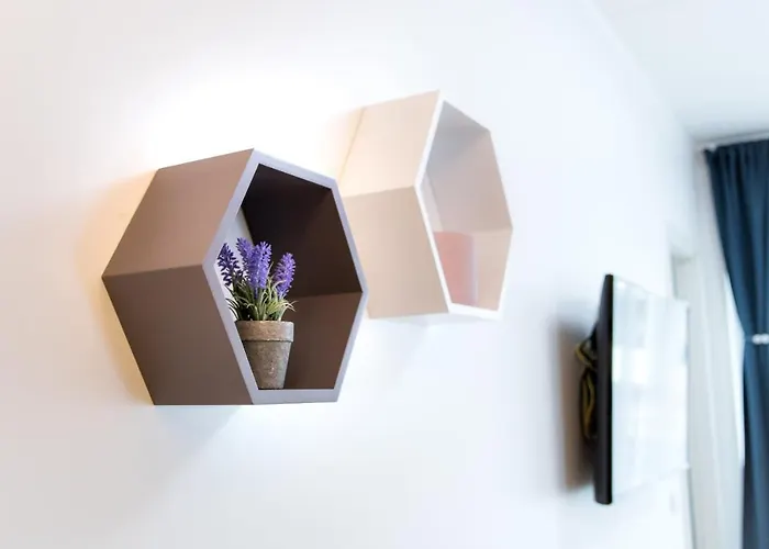 Raadiraja Kodu Erm'i Laehedal, Raadiraja 22 Apartment